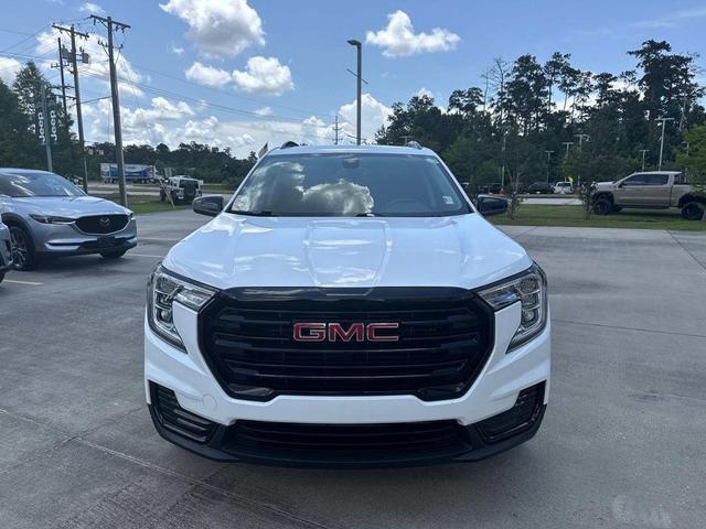Photo of 2024 Summit White GMC Terrain