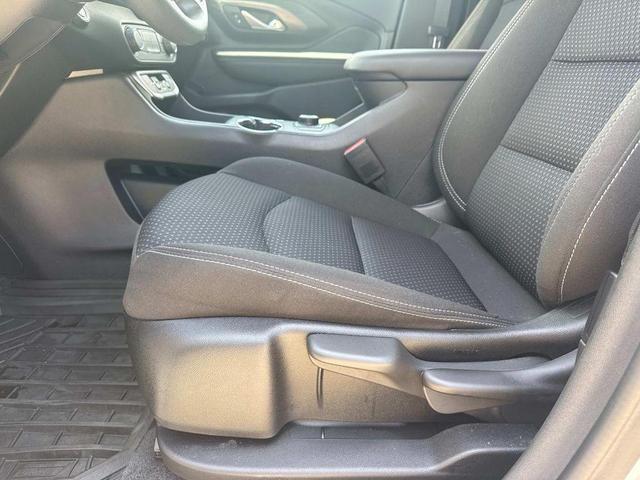 Photo of 2024 Summit White GMC Terrain