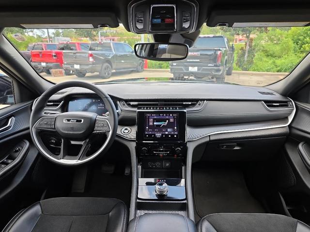 Photo of 2024 Diamond Black Jeep Grand Cherokee L