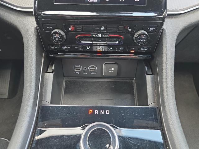 Photo of 2024 Diamond Black Jeep Grand Cherokee L