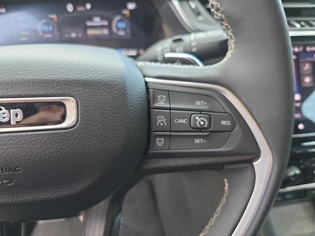 Photo of 2024 Diamond Black Jeep Grand Cherokee L