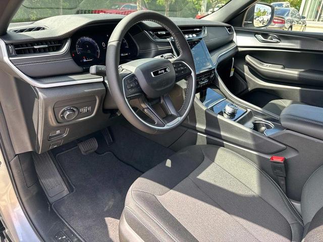 Photo of 2025 Silver Zynith Jeep Grand Cherokee L