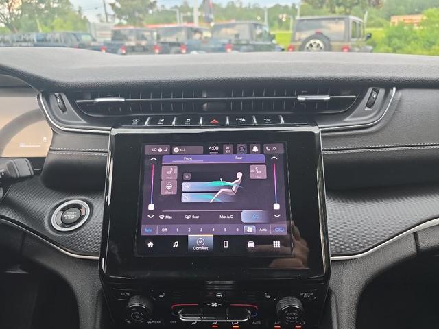 Photo of 2023 Metallic Jeep Grand Cherokee L