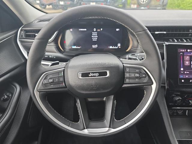 Photo of 2023 Metallic Jeep Grand Cherokee L