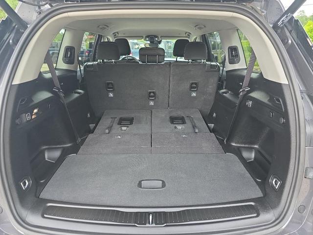 Photo of 2023 Metallic Jeep Grand Cherokee L