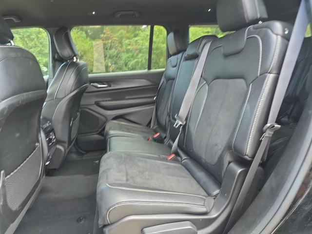 Photo of 2024 Diamond Black Jeep Grand Cherokee L