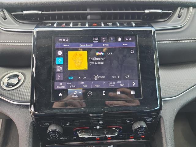 Photo of 2024 Diamond Black Jeep Grand Cherokee L
