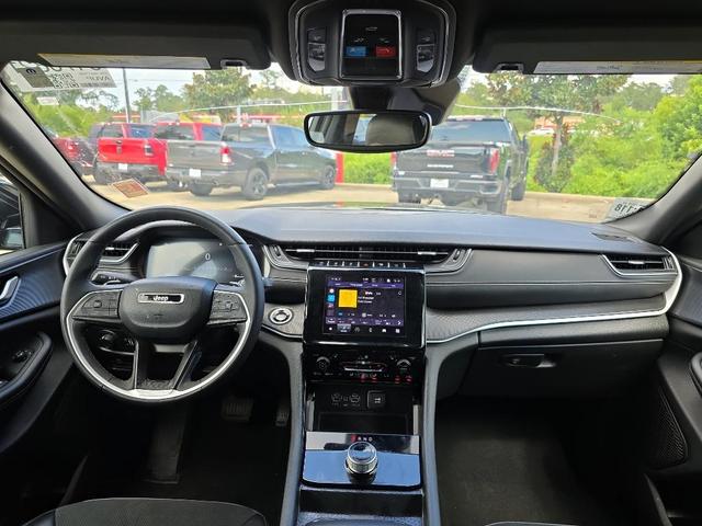 Photo of 2024 Diamond Black Jeep Grand Cherokee L