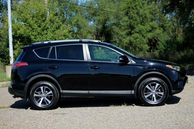 Photo of 2018 Black Toyota RAV4
