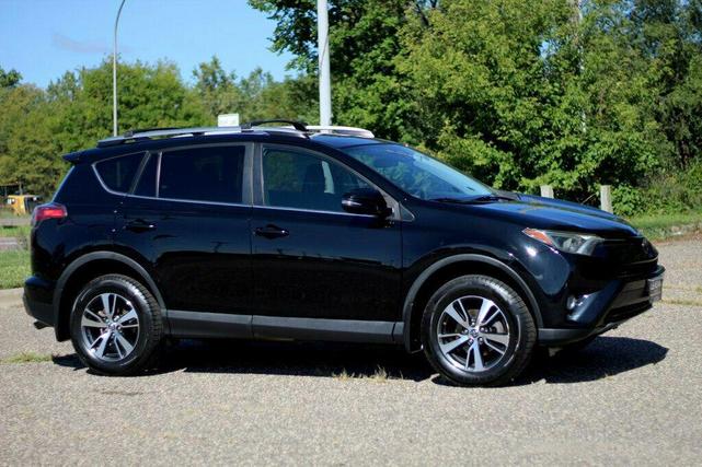 Photo of 2018 Black Toyota RAV4