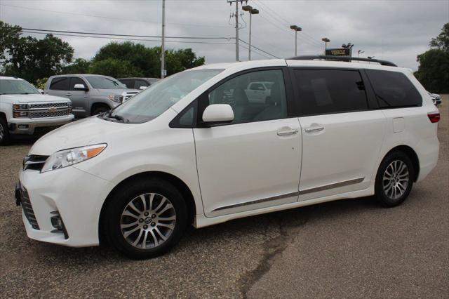 Photo of 2018 Blizzard Pearl Toyota Sienna
