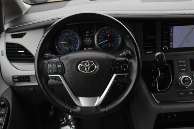 Photo of 2018 Blizzard Pearl Toyota Sienna