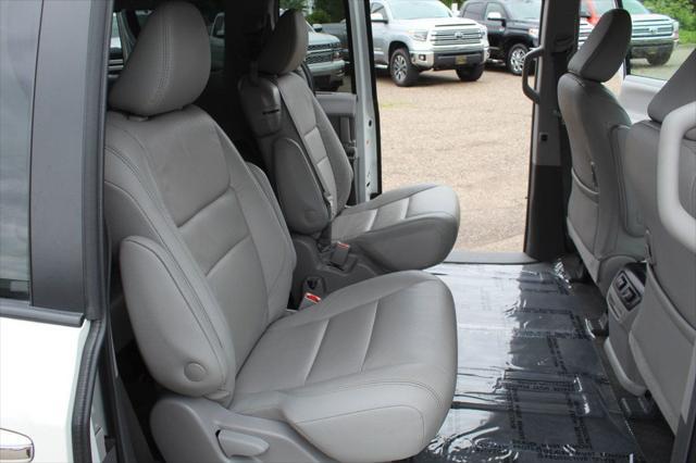 Photo of 2018 Blizzard Pearl Toyota Sienna