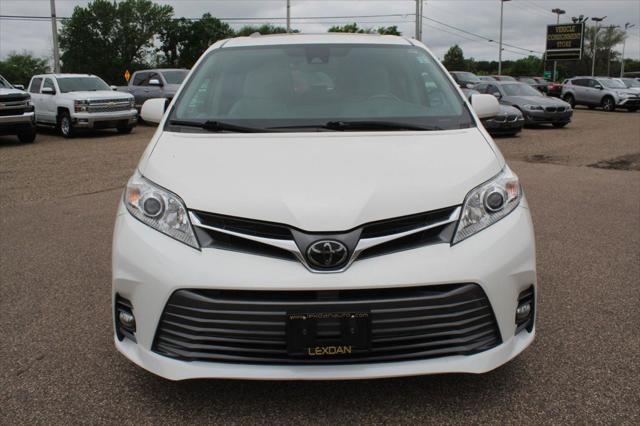 Photo of 2018 Blizzard Pearl Toyota Sienna