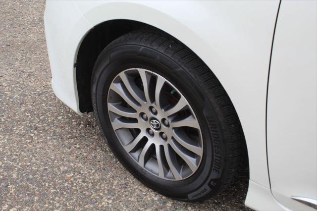 Photo of 2018 Blizzard Pearl Toyota Sienna