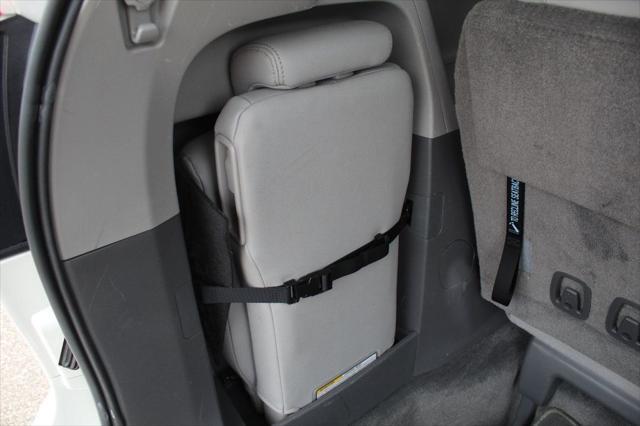 Photo of 2018 Blizzard Pearl Toyota Sienna