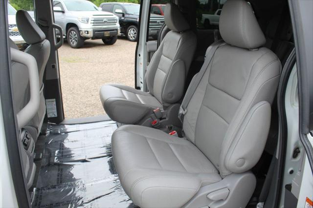 Photo of 2018 Blizzard Pearl Toyota Sienna
