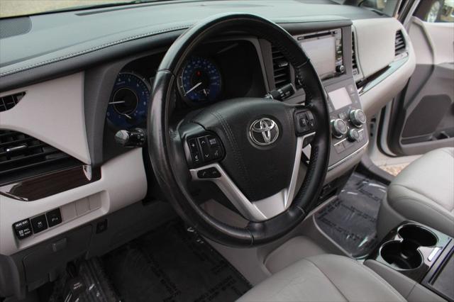 Photo of 2018 Blizzard Pearl Toyota Sienna