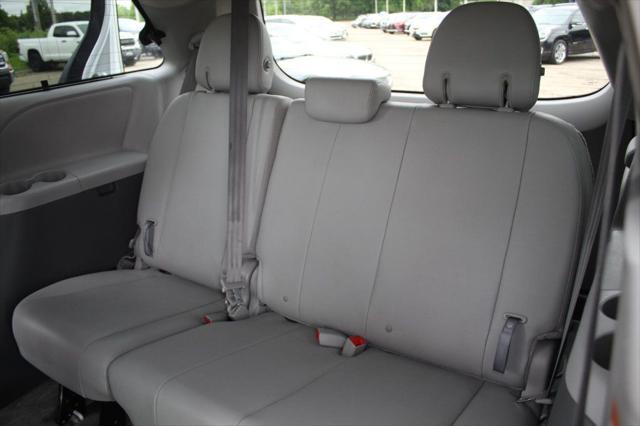 Photo of 2018 Blizzard Pearl Toyota Sienna