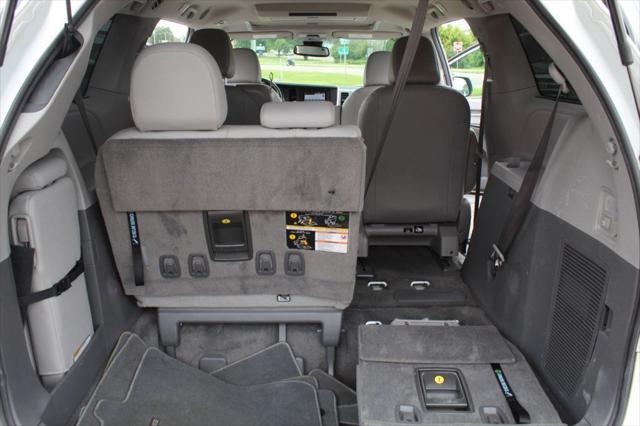 Photo of 2018 Blizzard Pearl Toyota Sienna