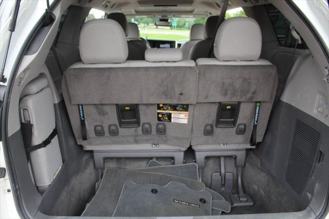 Photo of 2018 Blizzard Pearl Toyota Sienna