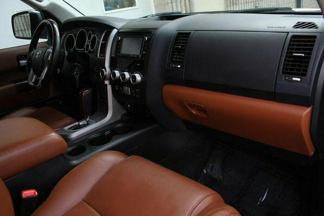 Photo of 2014 Black Toyota Sequoia