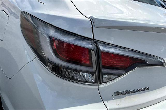 Photo of 2017 Hyper White Hyundai SONATA Hybrid