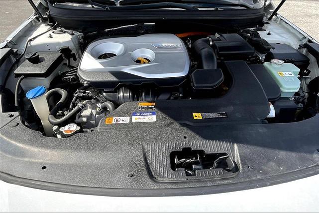 Photo of 2017 Hyper White Hyundai SONATA Hybrid
