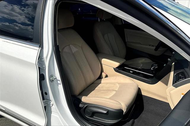 Photo of 2017 Hyper White Hyundai SONATA Hybrid