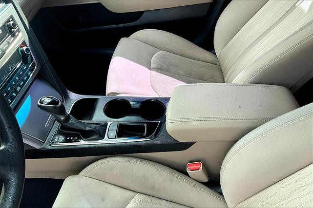Photo of 2017 Hyper White Hyundai SONATA Hybrid