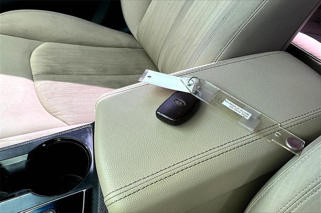 Photo of 2017 Hyper White Hyundai SONATA Hybrid