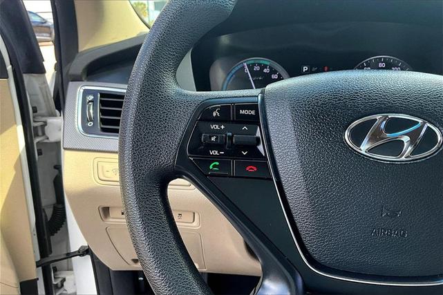 Photo of 2017 Hyper White Hyundai SONATA Hybrid