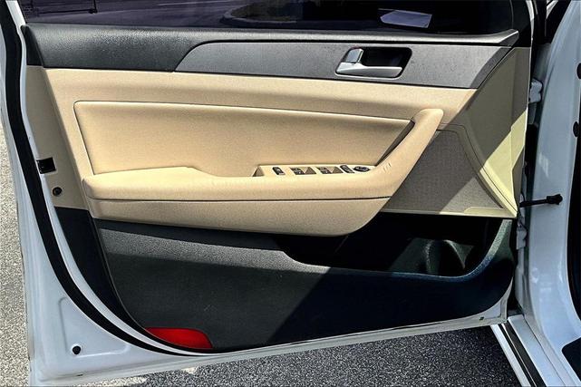 Photo of 2017 Hyper White Hyundai SONATA Hybrid