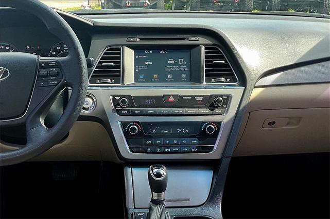 Photo of 2017 Hyper White Hyundai SONATA Hybrid