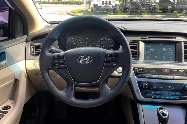 Photo of 2017 Hyper White Hyundai SONATA Hybrid