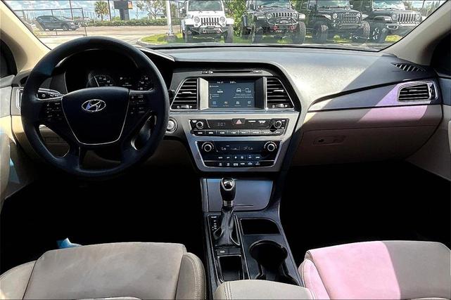 Photo of 2017 Hyper White Hyundai SONATA Hybrid