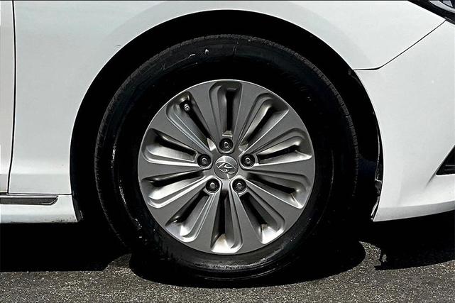 Photo of 2017 Hyper White Hyundai SONATA Hybrid