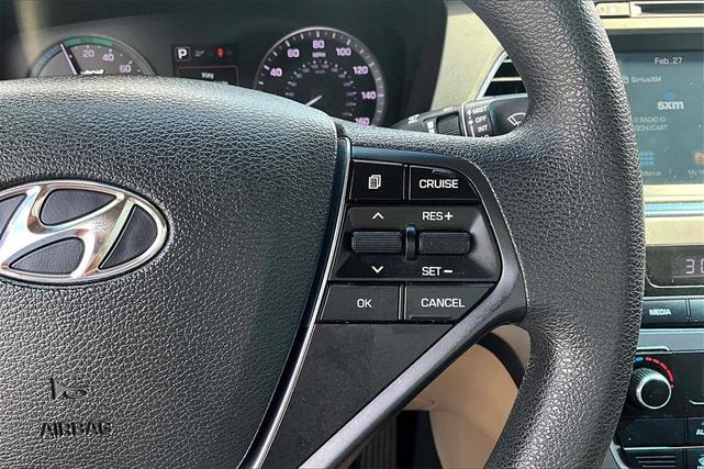 Photo of 2017 Hyper White Hyundai SONATA Hybrid