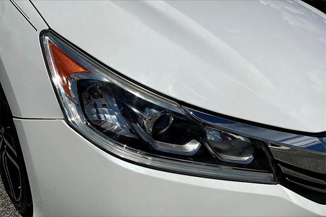 Photo of 2017 White Orchid Pearl Honda Accord