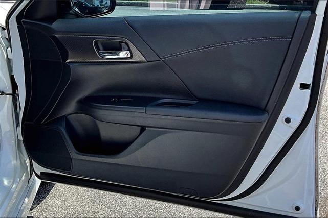 Photo of 2017 White Orchid Pearl Honda Accord