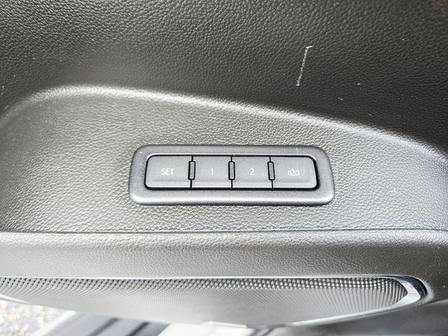 Photo of 2019 White GMC Yukon