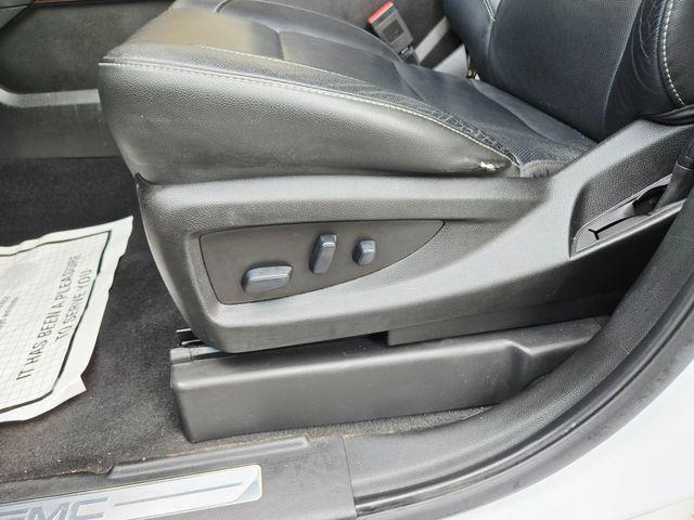 Photo of 2019 White GMC Yukon