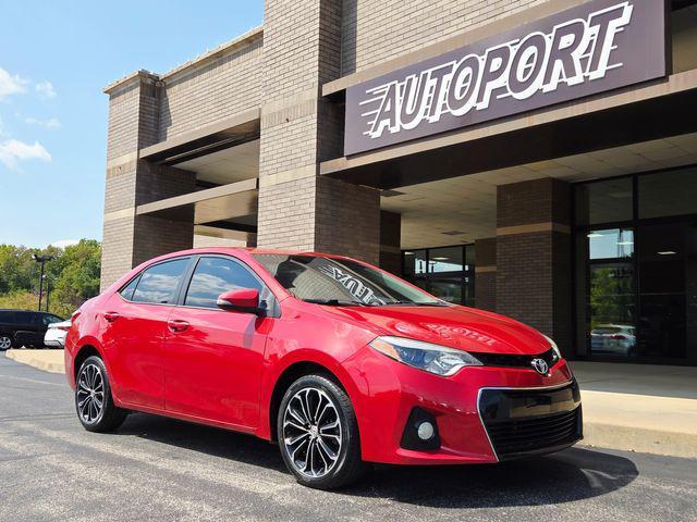 Photo of 2015 Barcelona Red Metallic Toyota Corolla