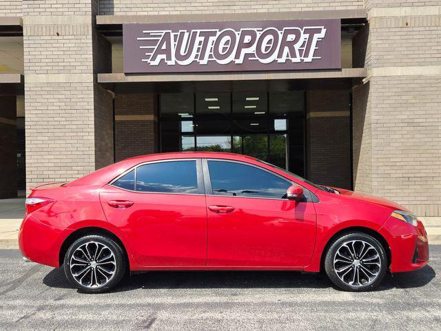 Photo of 2015 Barcelona Red Metallic Toyota Corolla