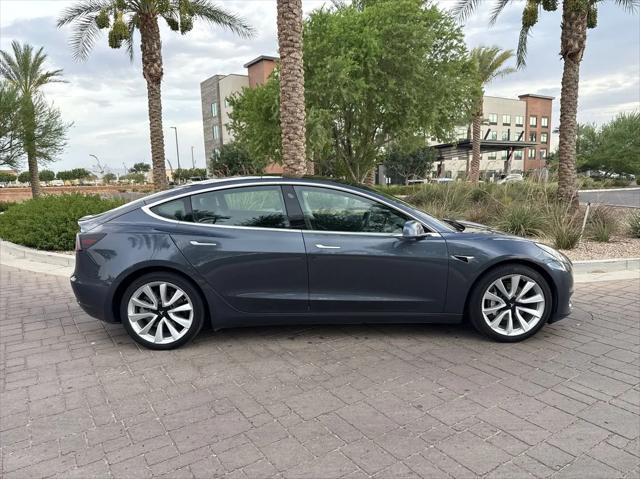 Photo of 2020 Midnight Silver Metallic Tesla Model 3