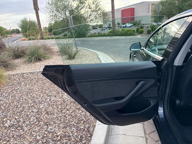 Photo of 2020 Midnight Silver Metallic Tesla Model 3
