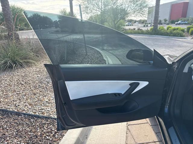 Photo of 2019 Solid Black Tesla Model 3
