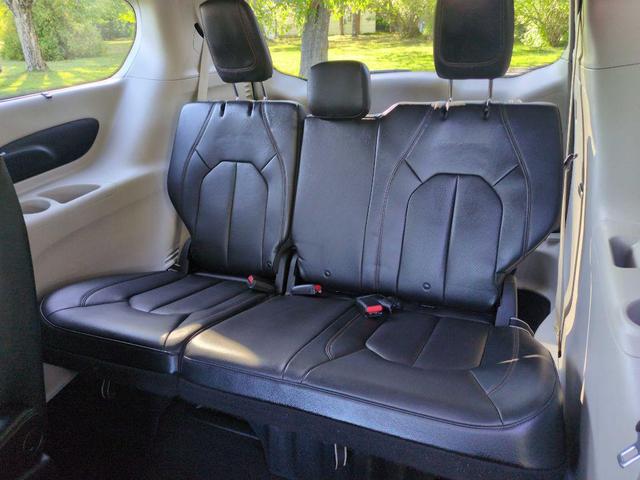 Photo of 2020 Bright White Clearcoat Chrysler Pacifica