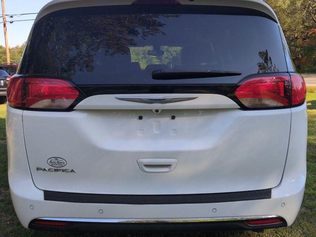 Photo of 2020 Bright White Clearcoat Chrysler Pacifica