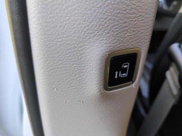 Photo of 2020 Bright White Clearcoat Chrysler Pacifica